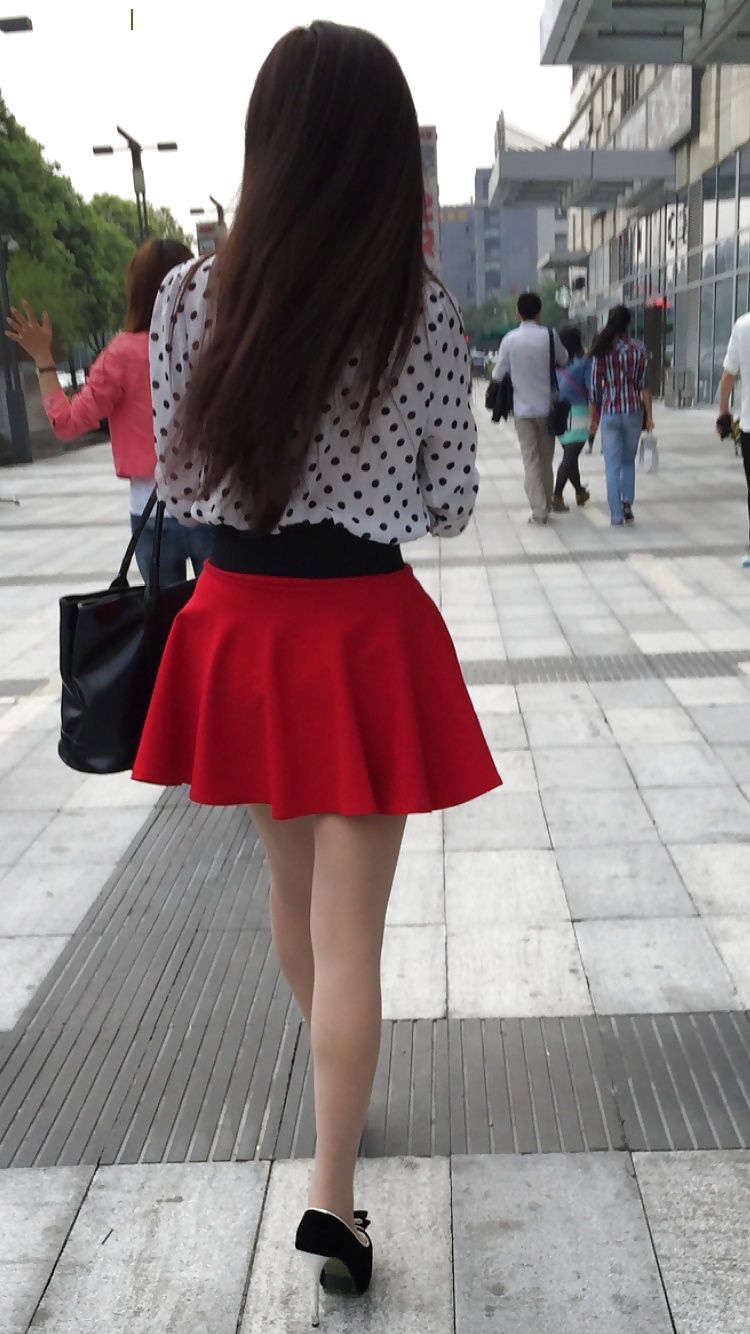 Pretty chinese girl in public porn pictures