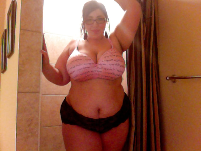 Hot & horny voluptuous chubby girls porn pictures