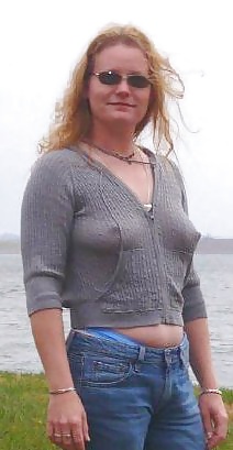 Braless mature lady 03 porn pictures