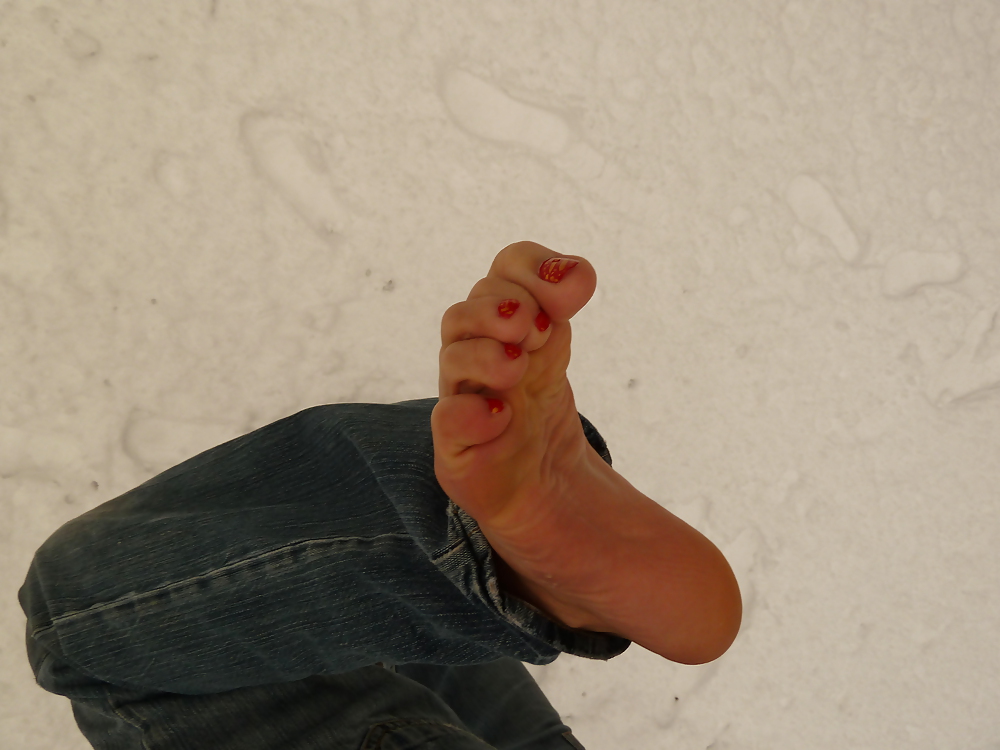 feet in snow porn pictures