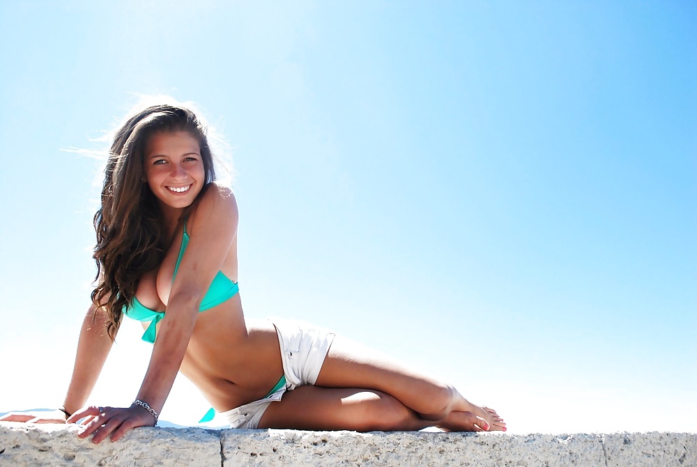 Anna goes on holidays porn pictures