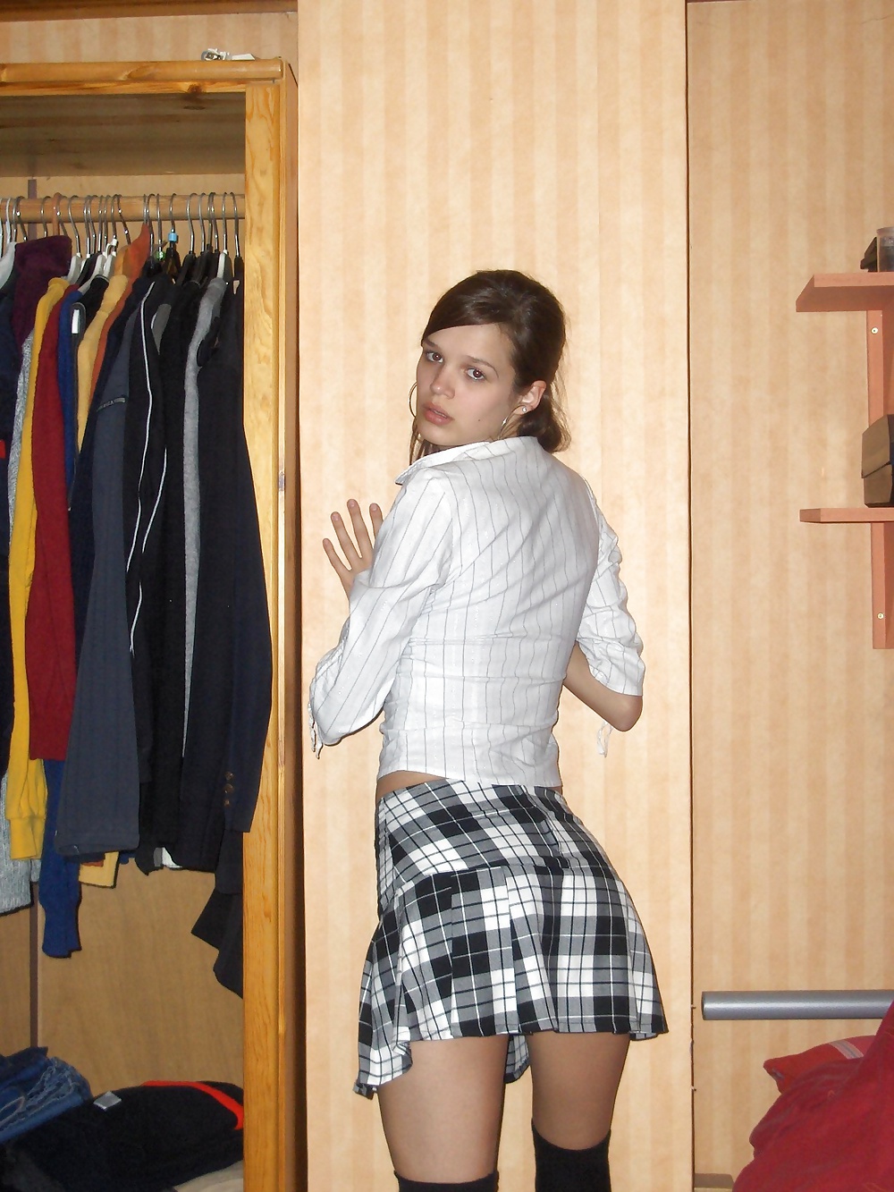 GERMAN TEENY 4 - JUNGE DEUTSCHE NUTTE porn pictures