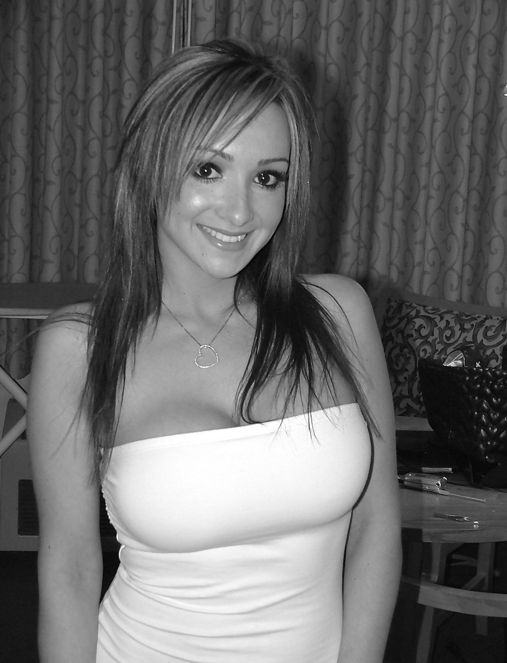 babe with wonderful breasts porn pictures