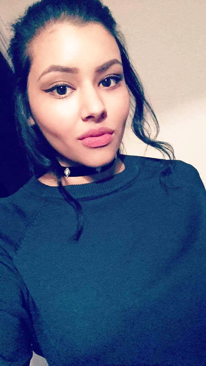 Sexy Indian & Paki babes porn pictures