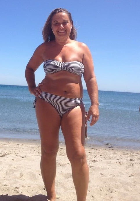 BIKINI MILFS - 29 Photos 