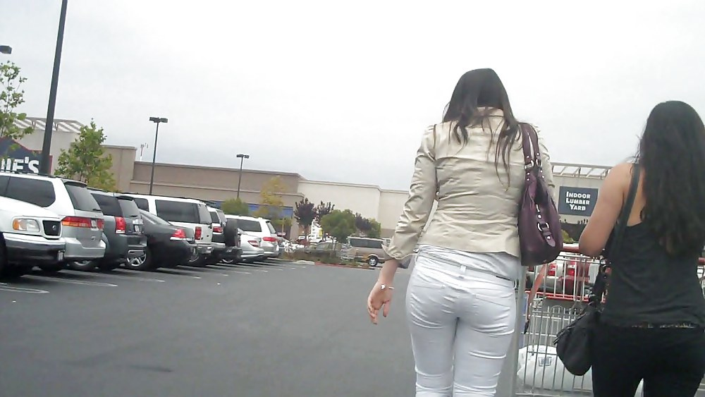 Nice sexy ass & butt in white jeans looking good porn pictures