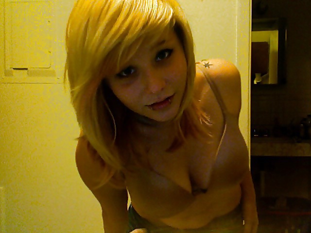 Cute Teen Blonde :) porn pictures