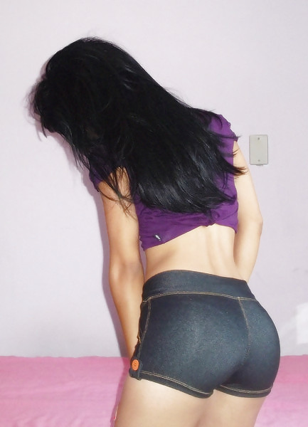 Larissa - No Nude porn pictures