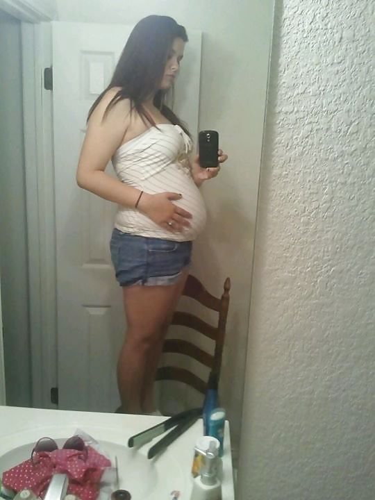 Pregnant FB MILF porn pictures