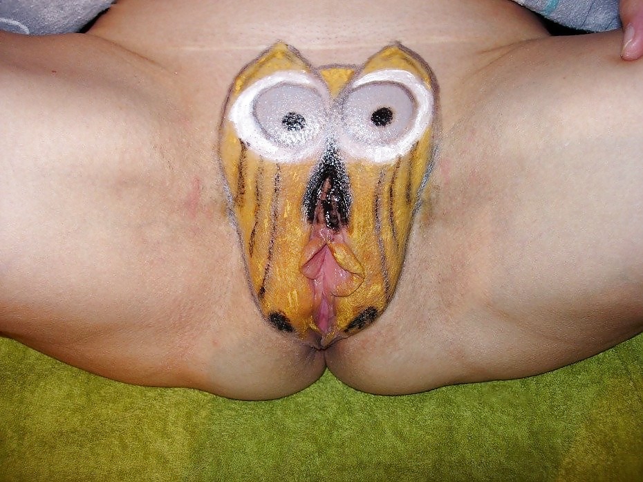 Sexy painted pussy! porn pictures