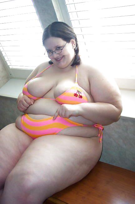 Saggy tits in bikini. porn pictures