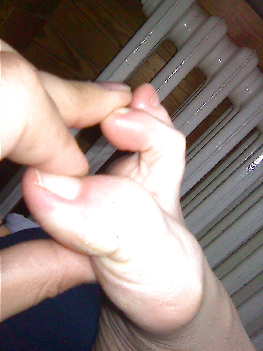 BB 's Feet 2009 - Foot Model with long toes, slender feet porn pictures