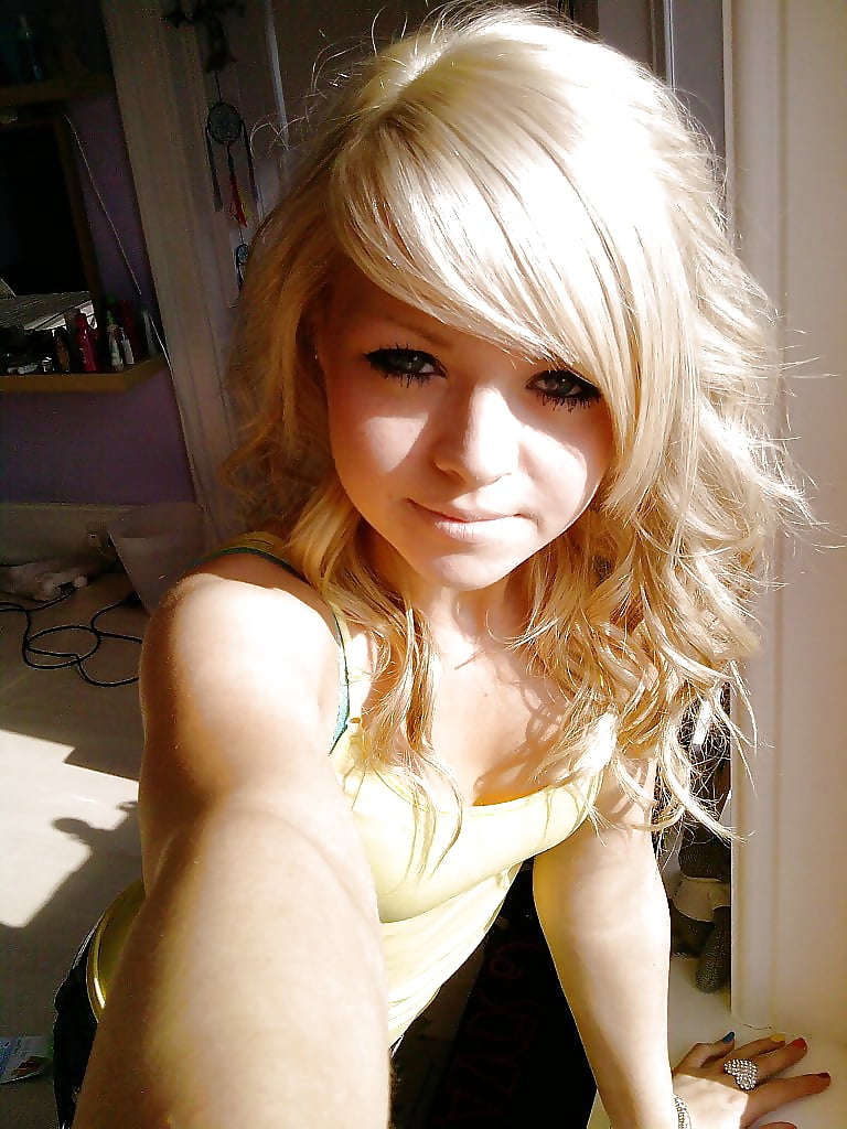 Hot chicks in tank tops porn pictures