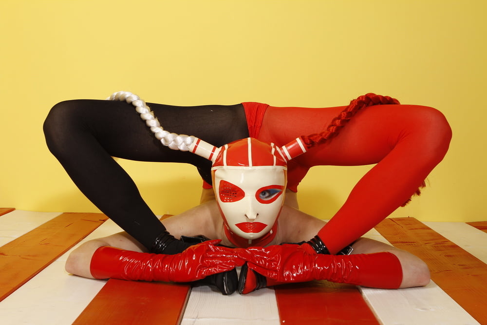 Crazy flexible carnival ballerina exclusive on watch4fetish - 16 Photos 