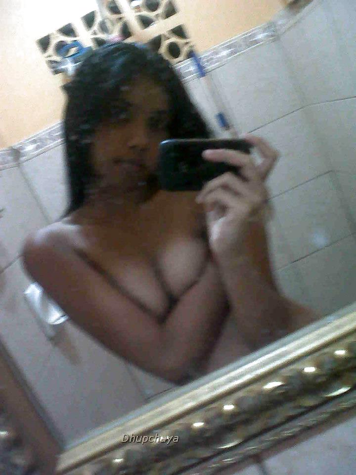 Desi Beautiful Bhabi Rasmi self  nu-de porn pictures