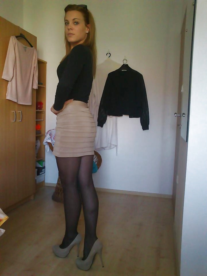 pantyhose pose10.1 porn pictures