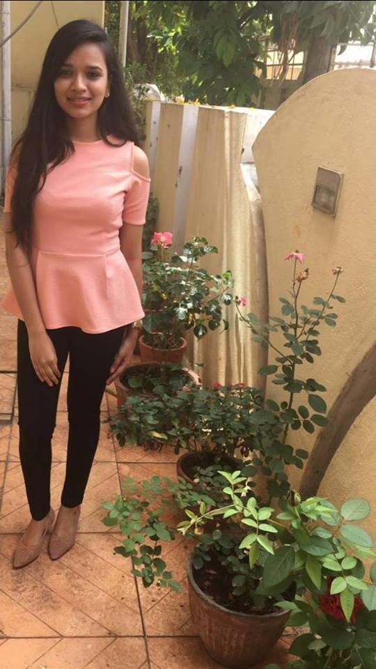 Hot Indian Babe Sexy Thighs porn pictures