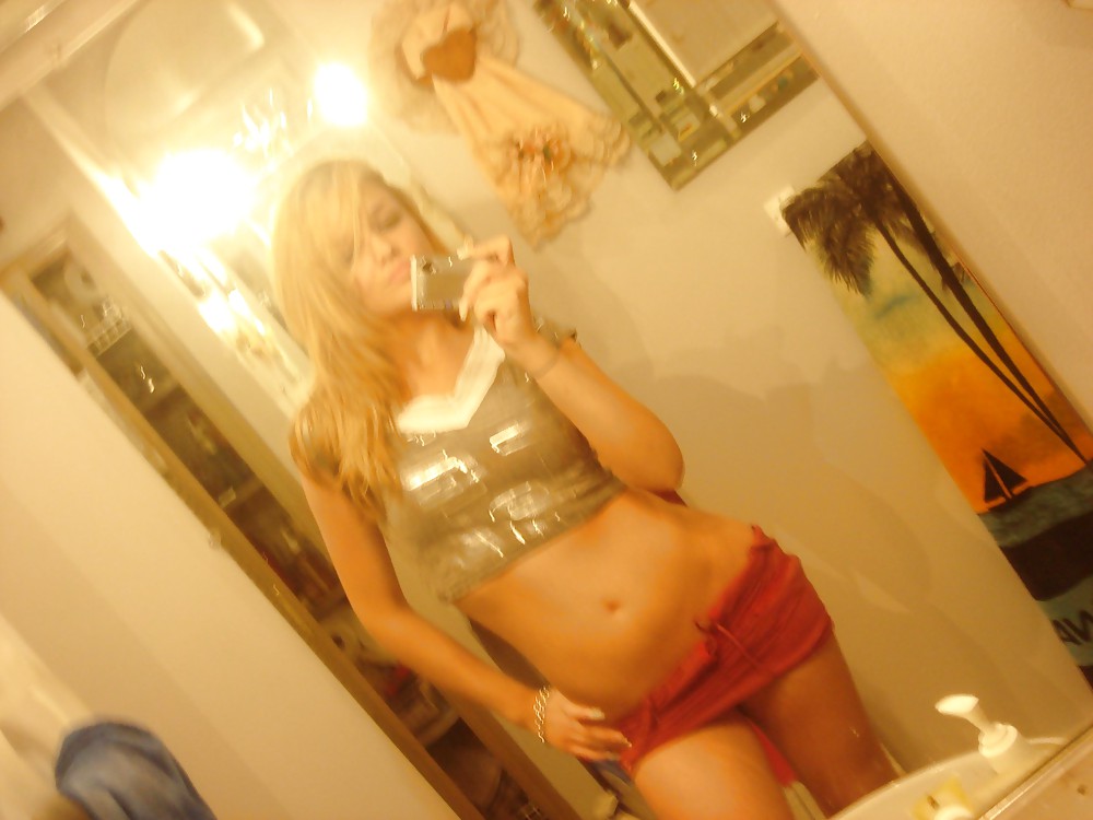 Busty Blonde Self Shot Teenie porn pictures