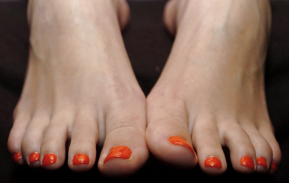 My feet and red toes porn pictures