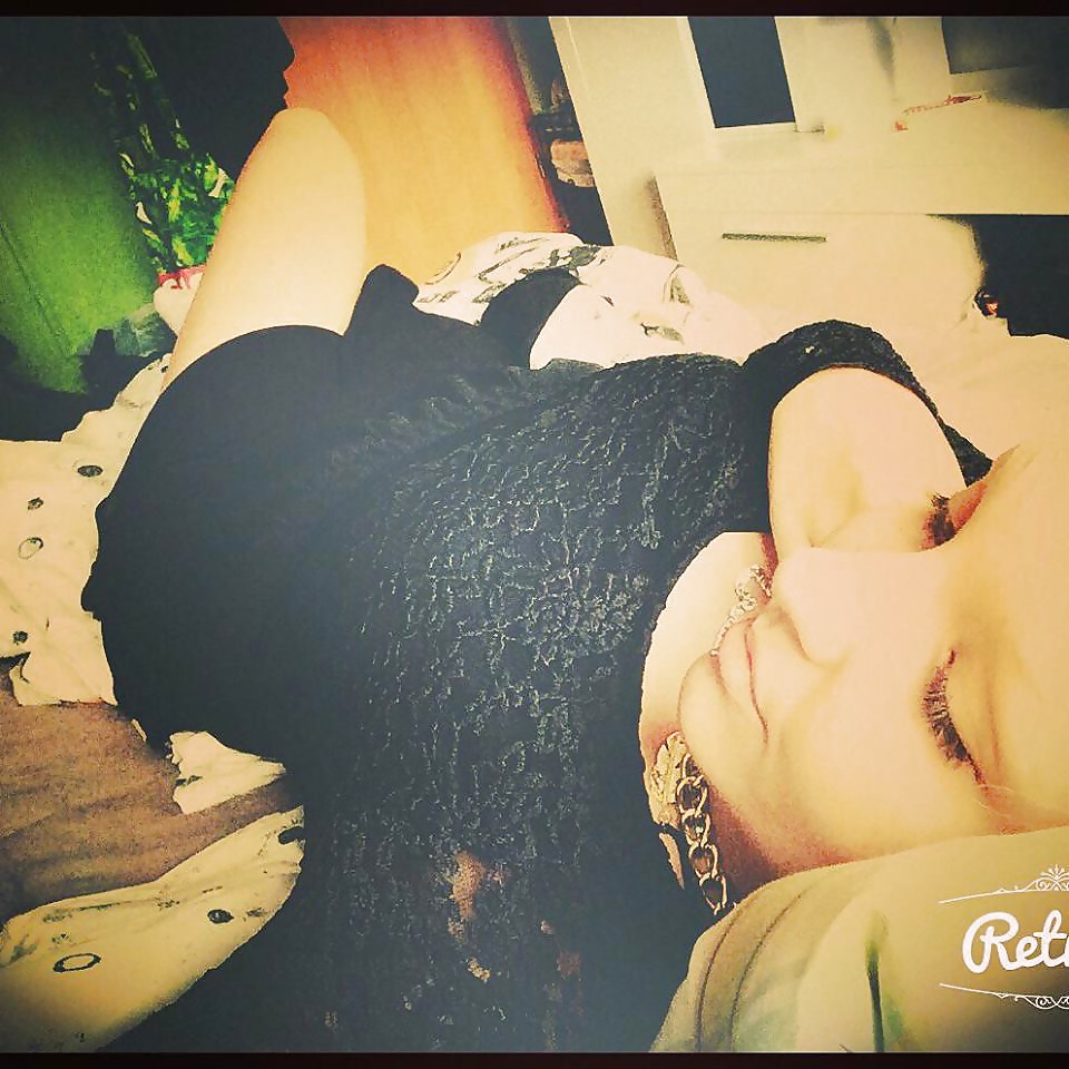 Facebook Girl II porn pictures