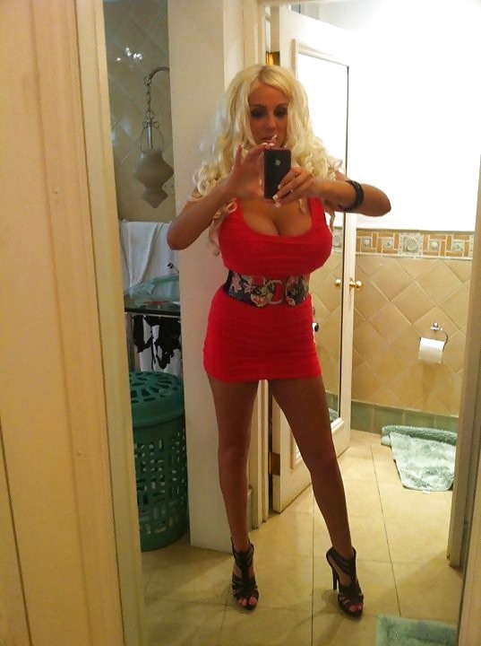 BIG BOOBIE BIMBOS porn pictures