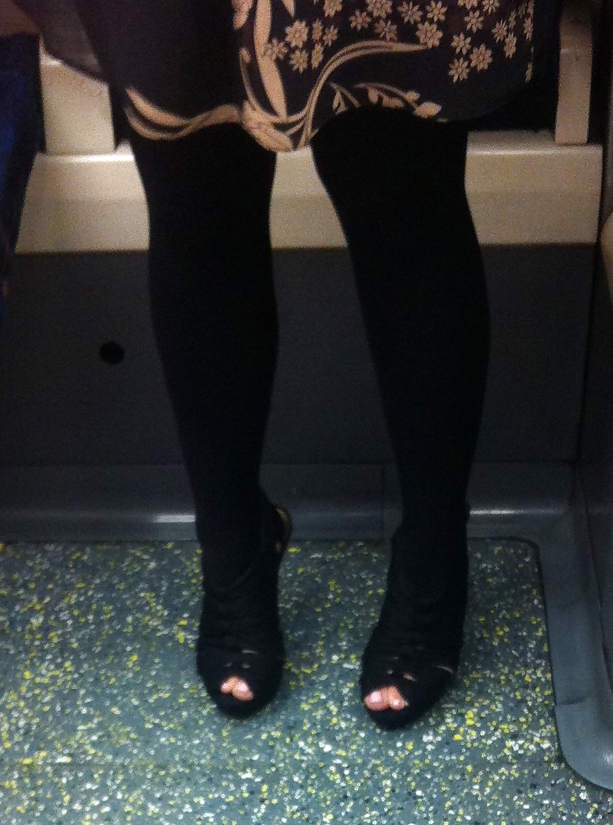 Candid sexy heels toes feet on the train porn pictures