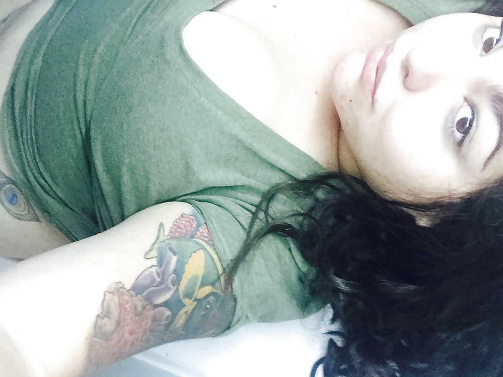 Chubby Tattooed Goddess 01 porn pictures