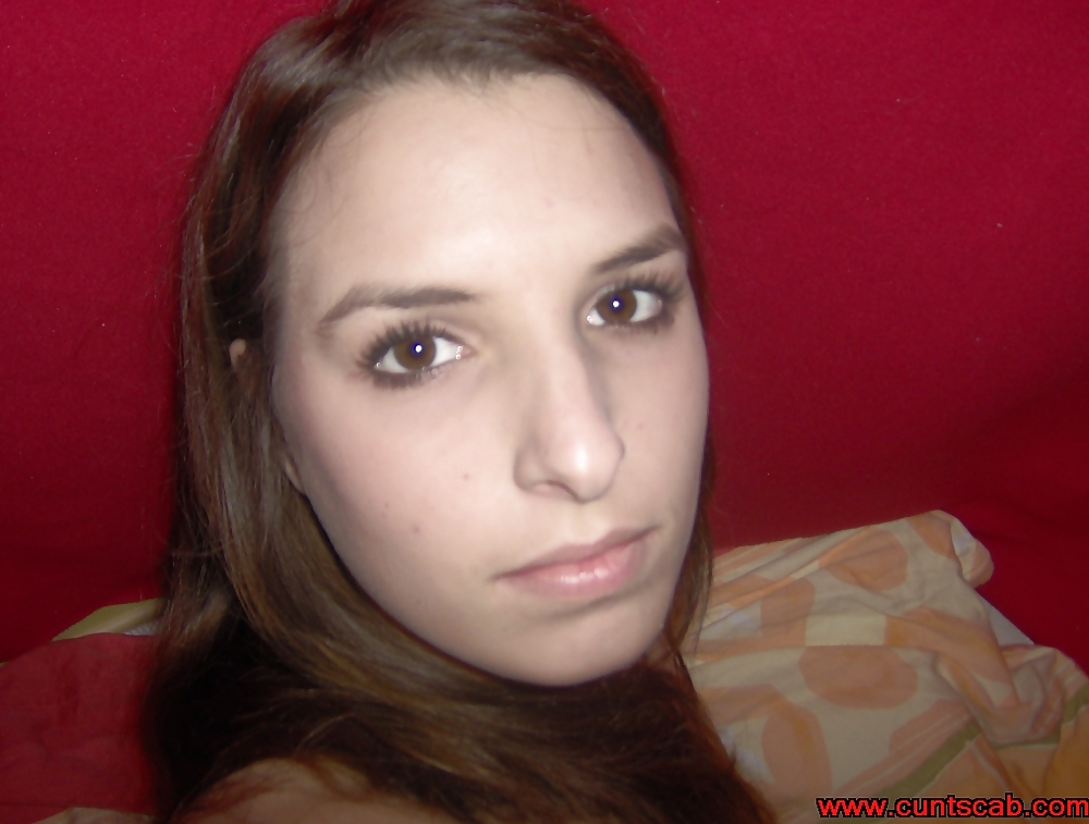 Brunette poses porn pictures