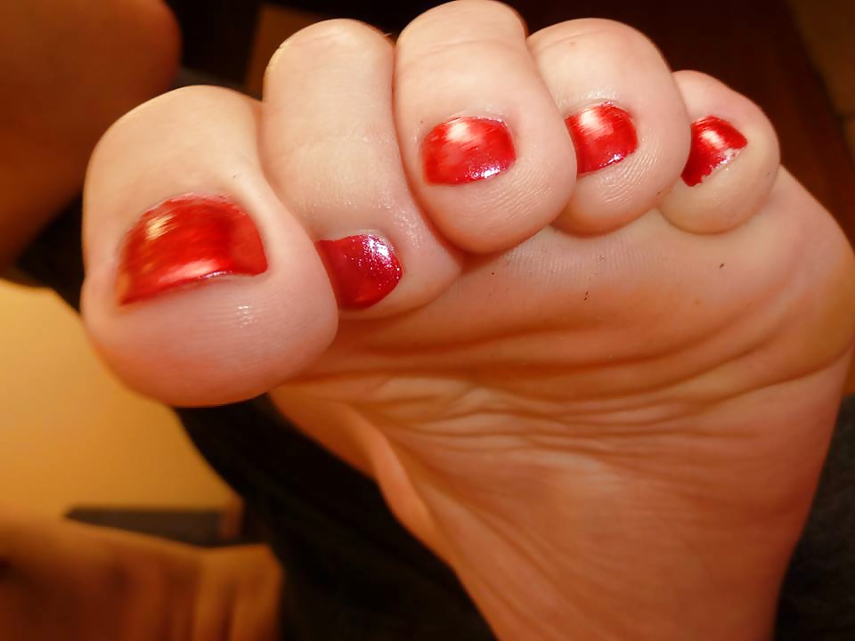 Sexy Red toes porn pictures