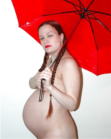 Leni  pregnant and naked