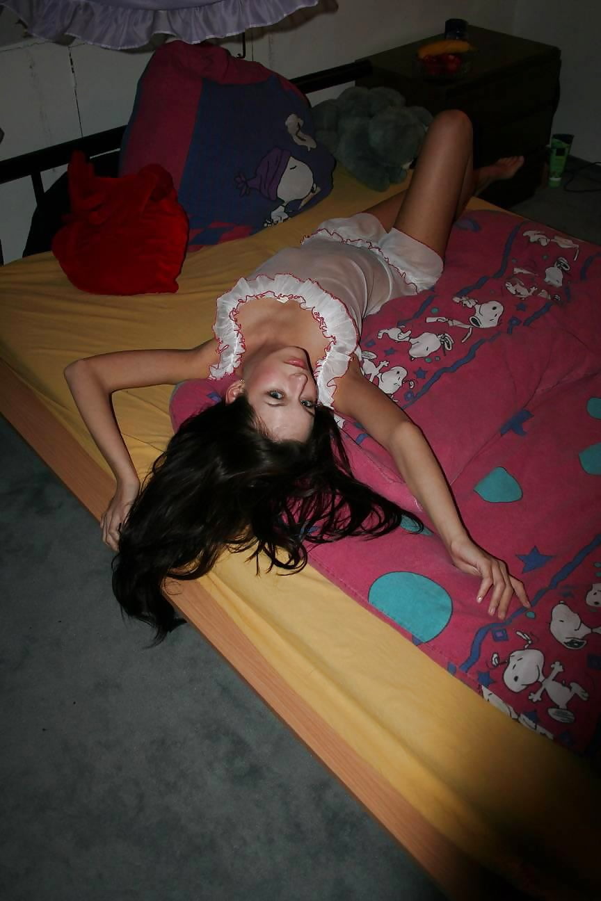 Amateur Brunette porn pictures