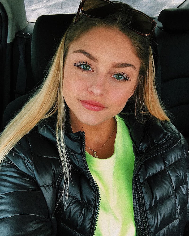 SOPHIA...a young sexy lesbian... porn pictures