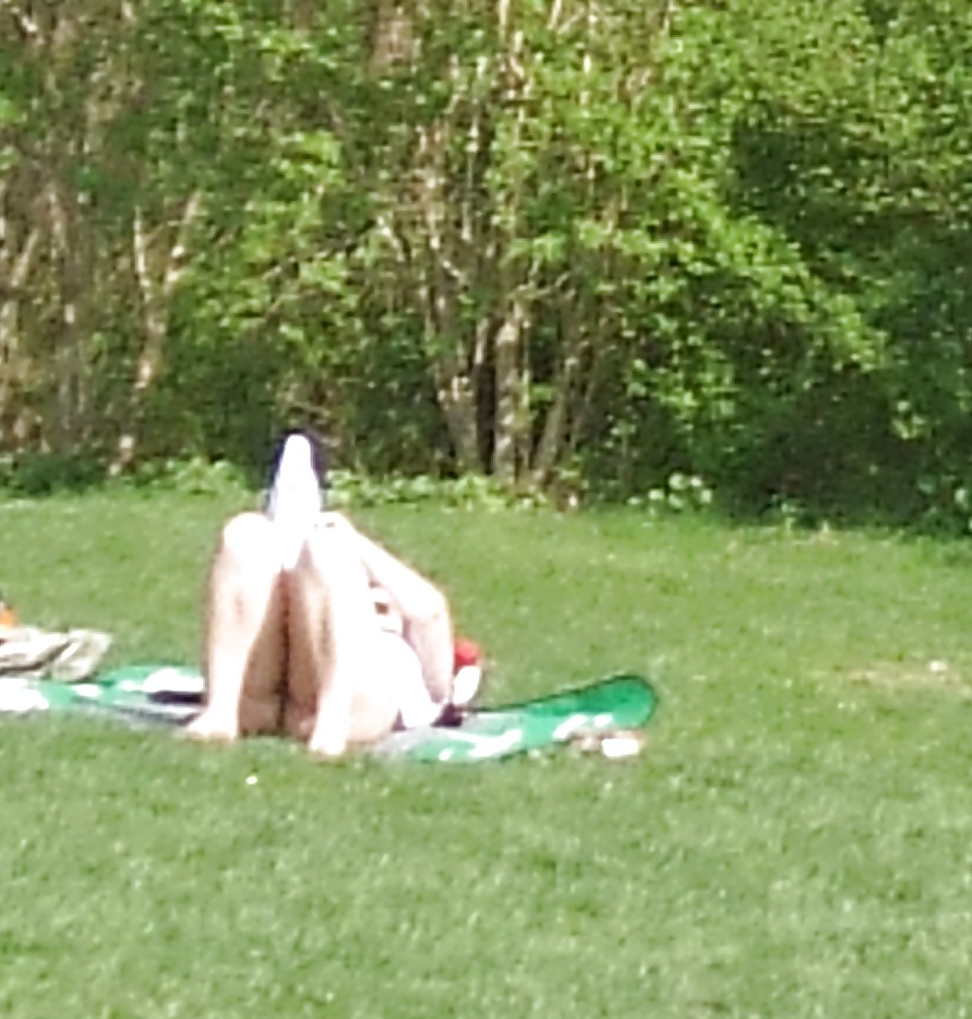 Public Voyeur 5 porn pictures