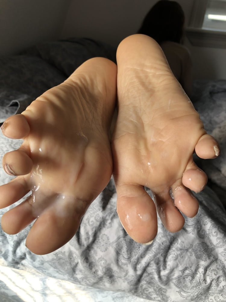 Cum feet- 24 Photos 
