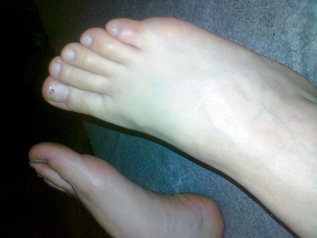 My girlfriend nude feet