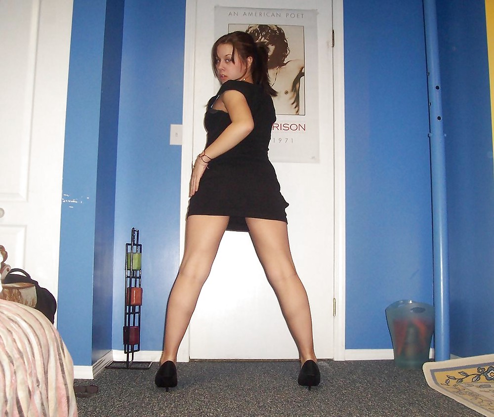 SingleStonerBabe From JoinUnTrue.com porn pictures