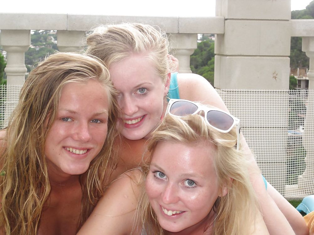 Teengirls in the pool porn pictures