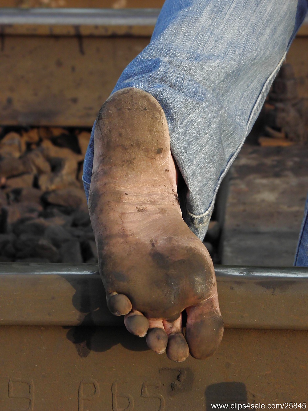 Railway dirty feet porn pictures