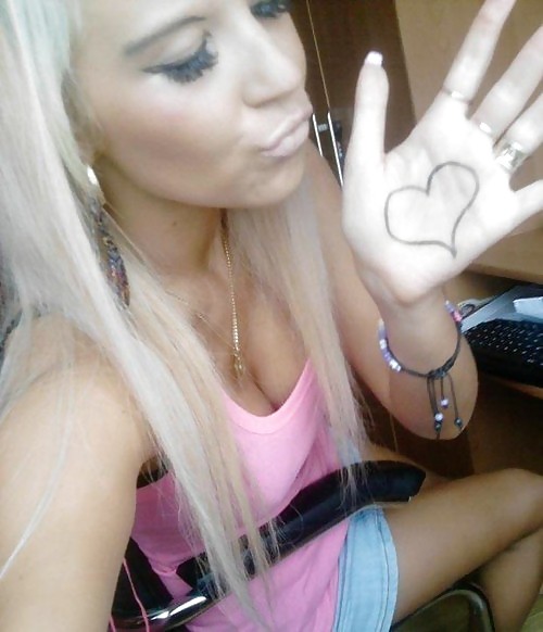 Hottie Blondes porn pictures