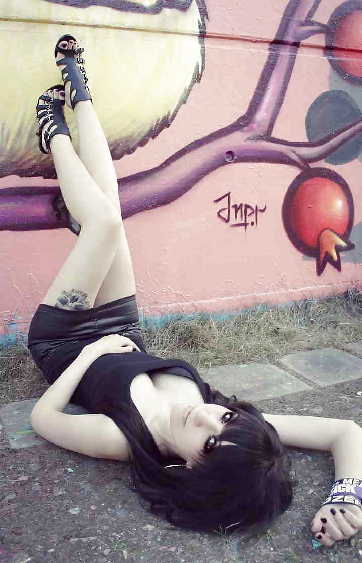 sexy little emo chick porn pictures
