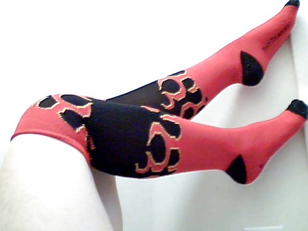 Red-hot knee socks (LadyBugMe)