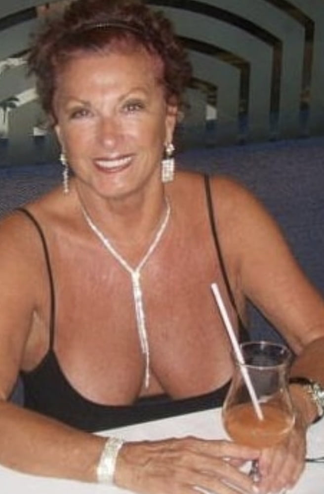 Sexy Gilf Milf And Cleavage 82 Fotos