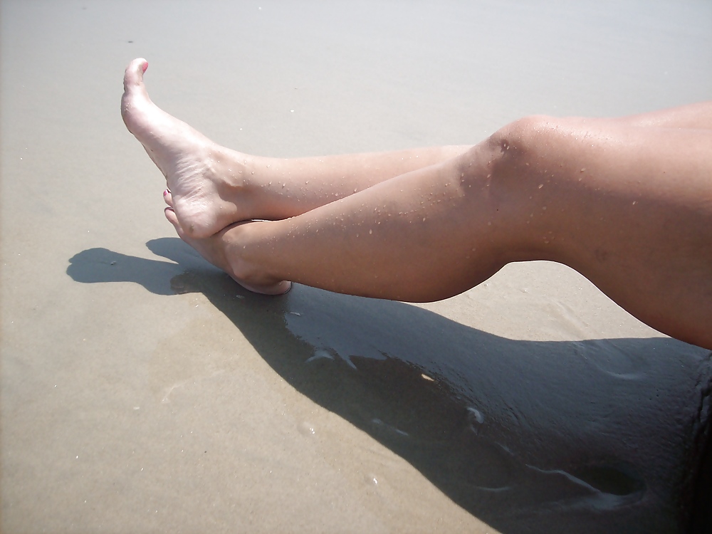My sexy wife's feet at the beach porn pictures