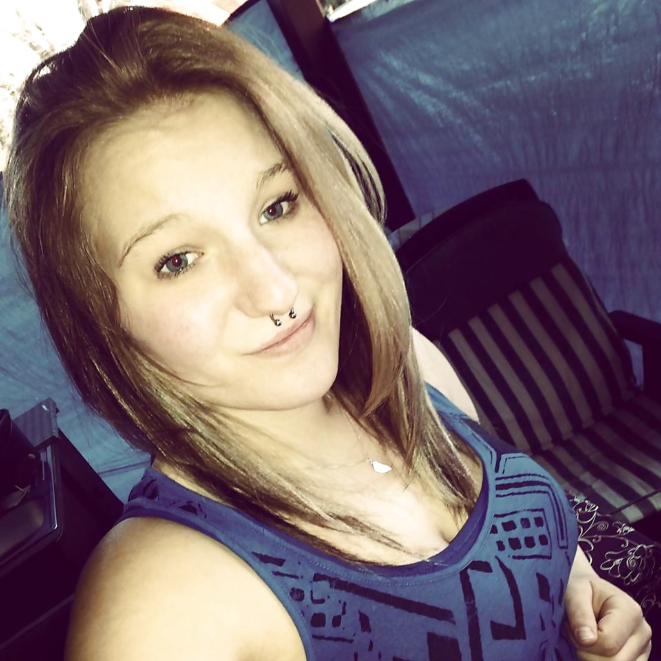 Facebook Girl II porn pictures