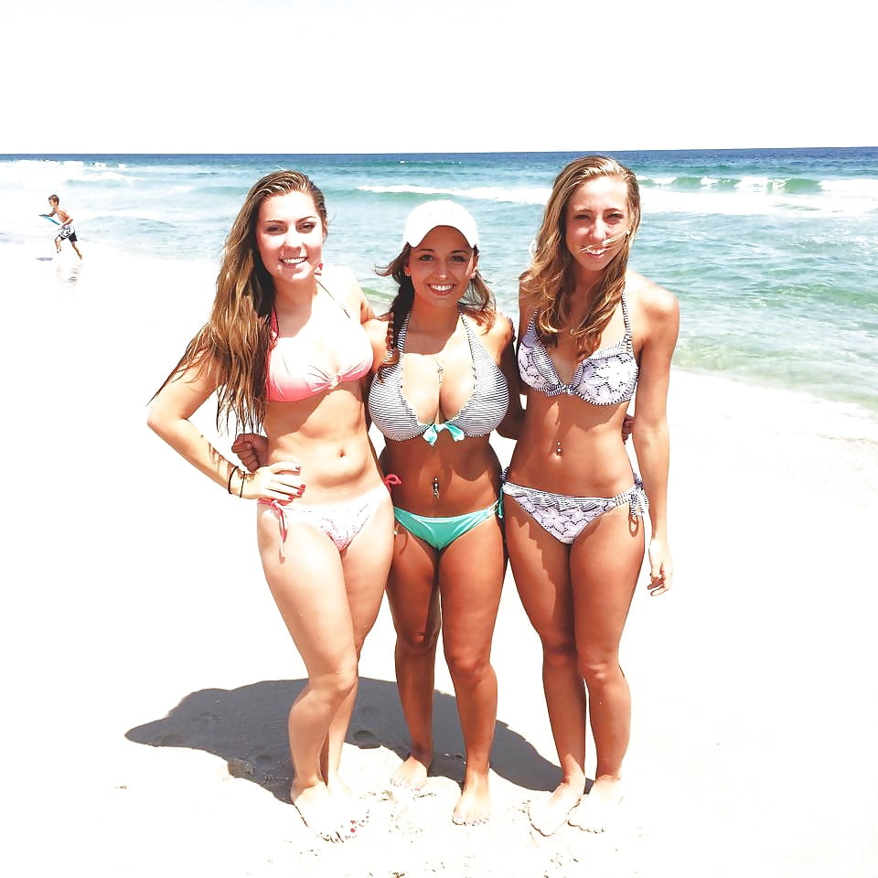 Hot Bikini Babes porn pictures