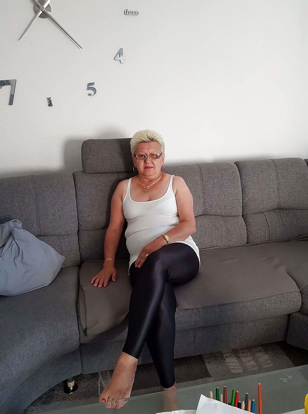 Granny in leggings porn pictures